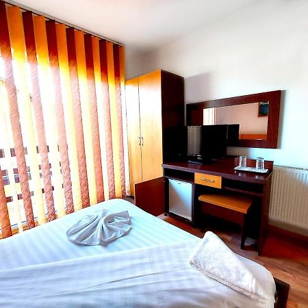 Hotel Floare De Colt Petroszany Zewnętrze zdjęcie