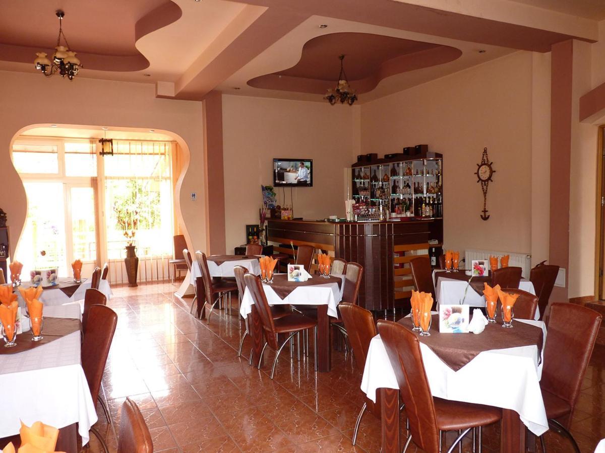 Hotel Floare De Colt Petroszany Zewnętrze zdjęcie