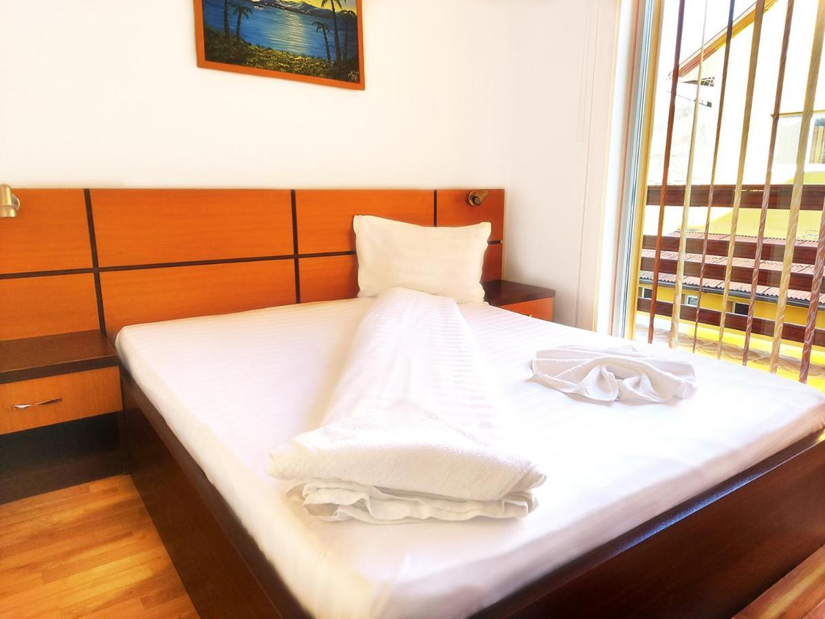 Hotel Floare De Colt Petroszany Zewnętrze zdjęcie