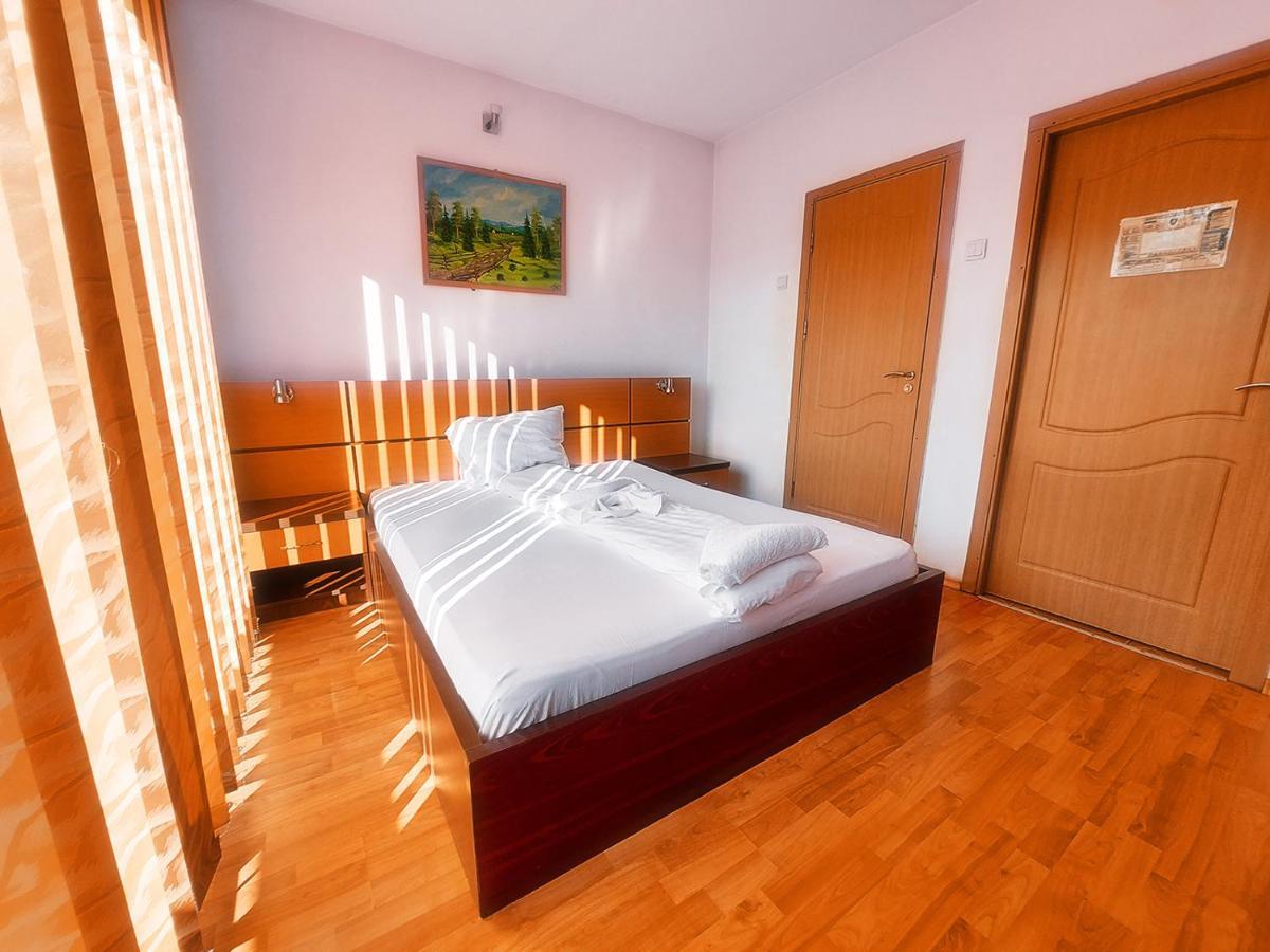 Hotel Floare De Colt Petroszany Zewnętrze zdjęcie
