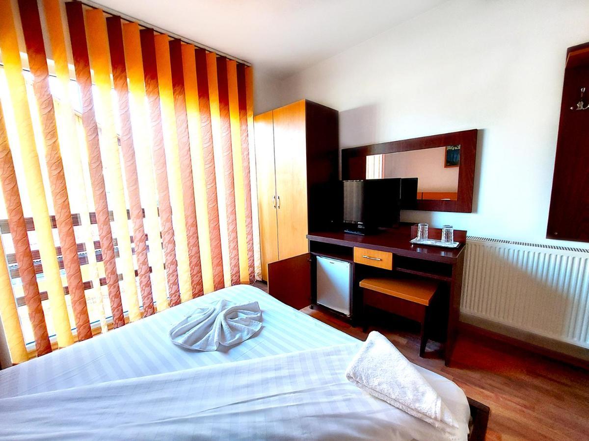 Hotel Floare De Colt Petroszany Zewnętrze zdjęcie