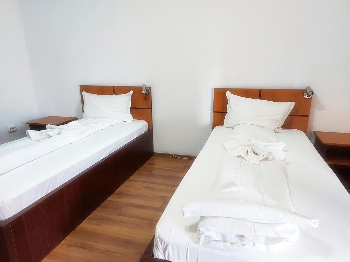Hotel Floare De Colt Petroszany Zewnętrze zdjęcie
