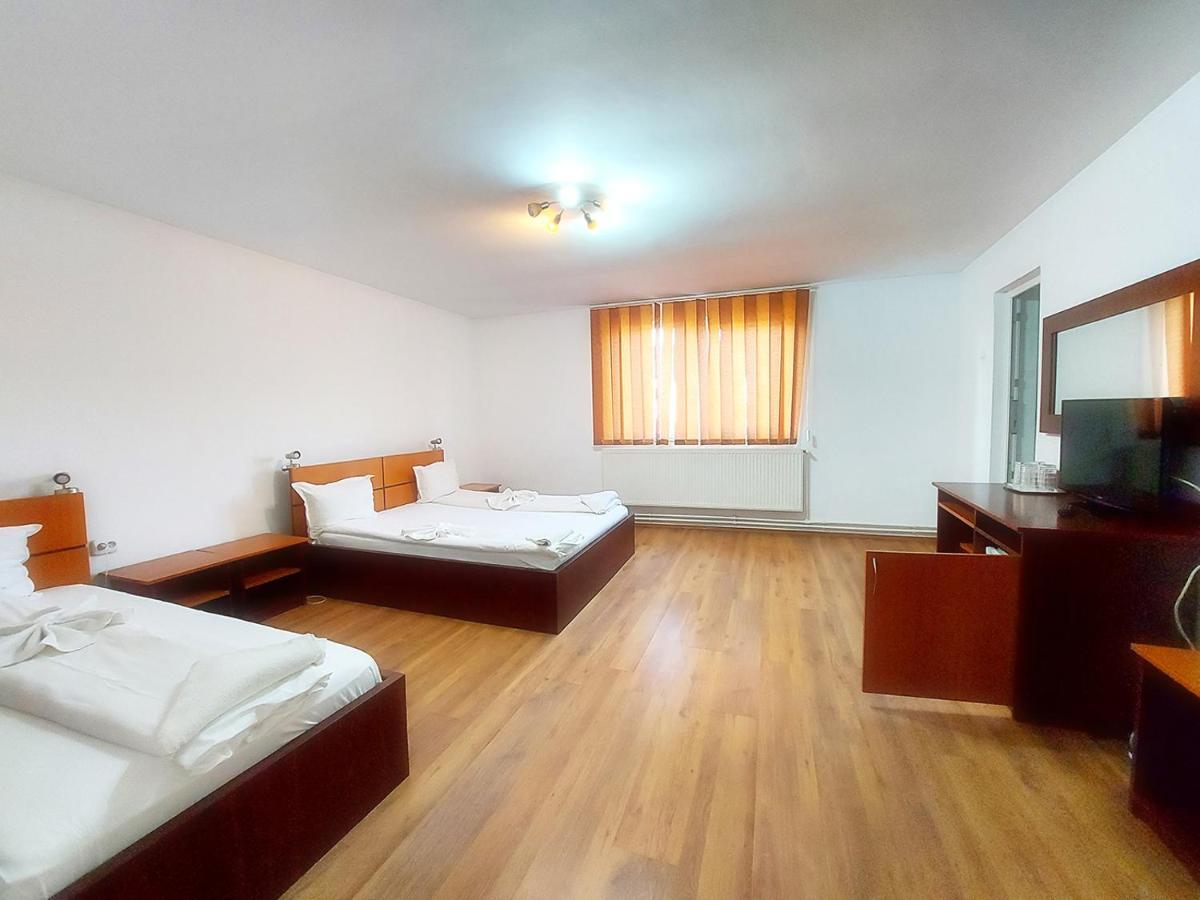 Hotel Floare De Colt Petroszany Zewnętrze zdjęcie