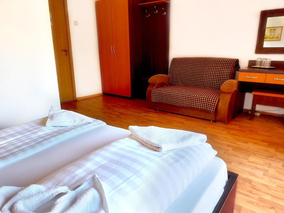 Hotel Floare De Colt Petroszany Zewnętrze zdjęcie