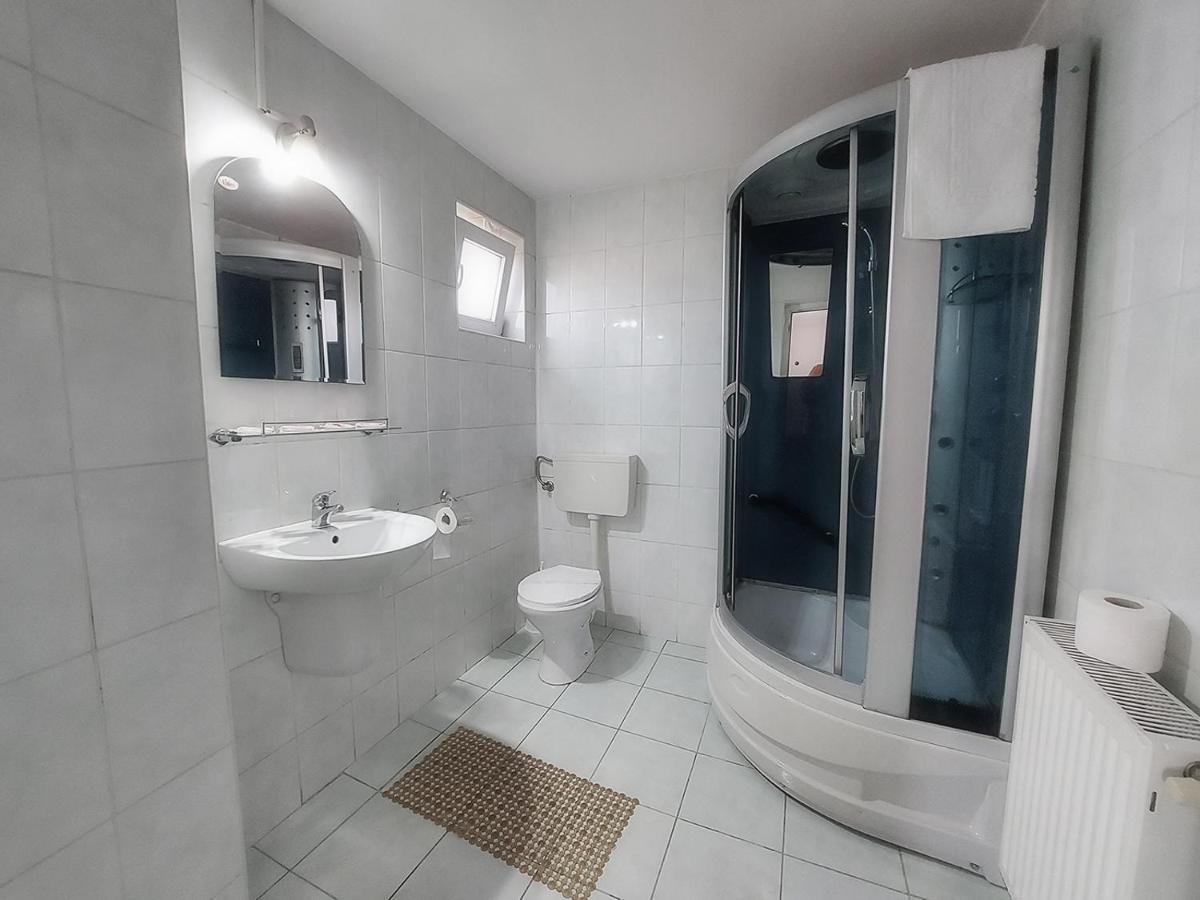 Hotel Floare De Colt Petroszany Zewnętrze zdjęcie
