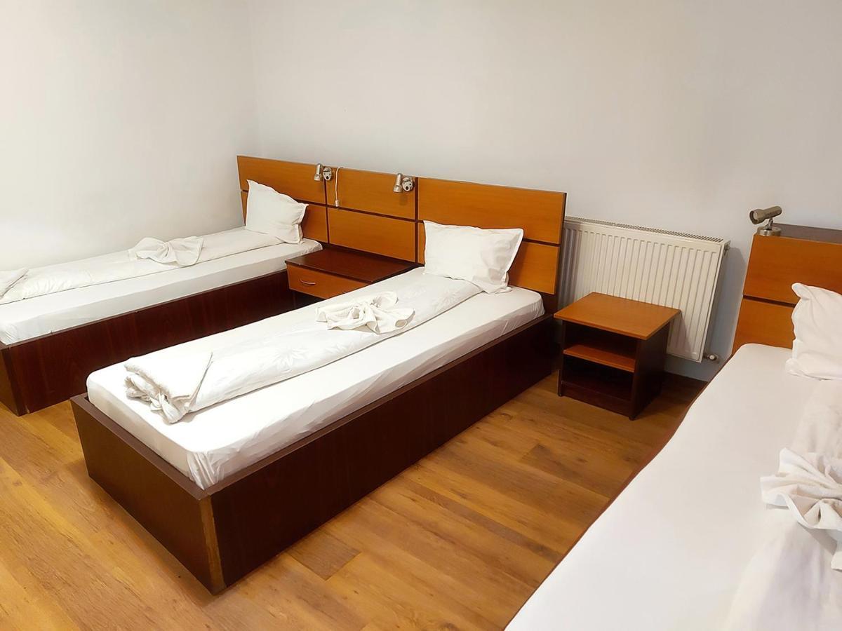 Hotel Floare De Colt Petroszany Zewnętrze zdjęcie
