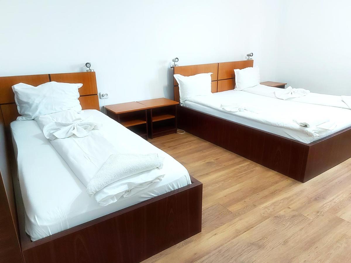 Hotel Floare De Colt Petroszany Zewnętrze zdjęcie
